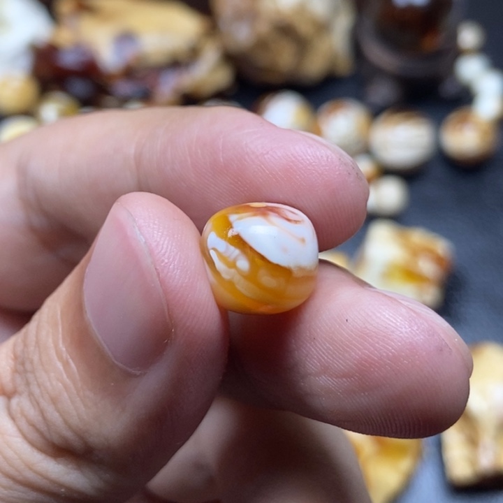 书****定制琥珀未镶嵌定制琥珀