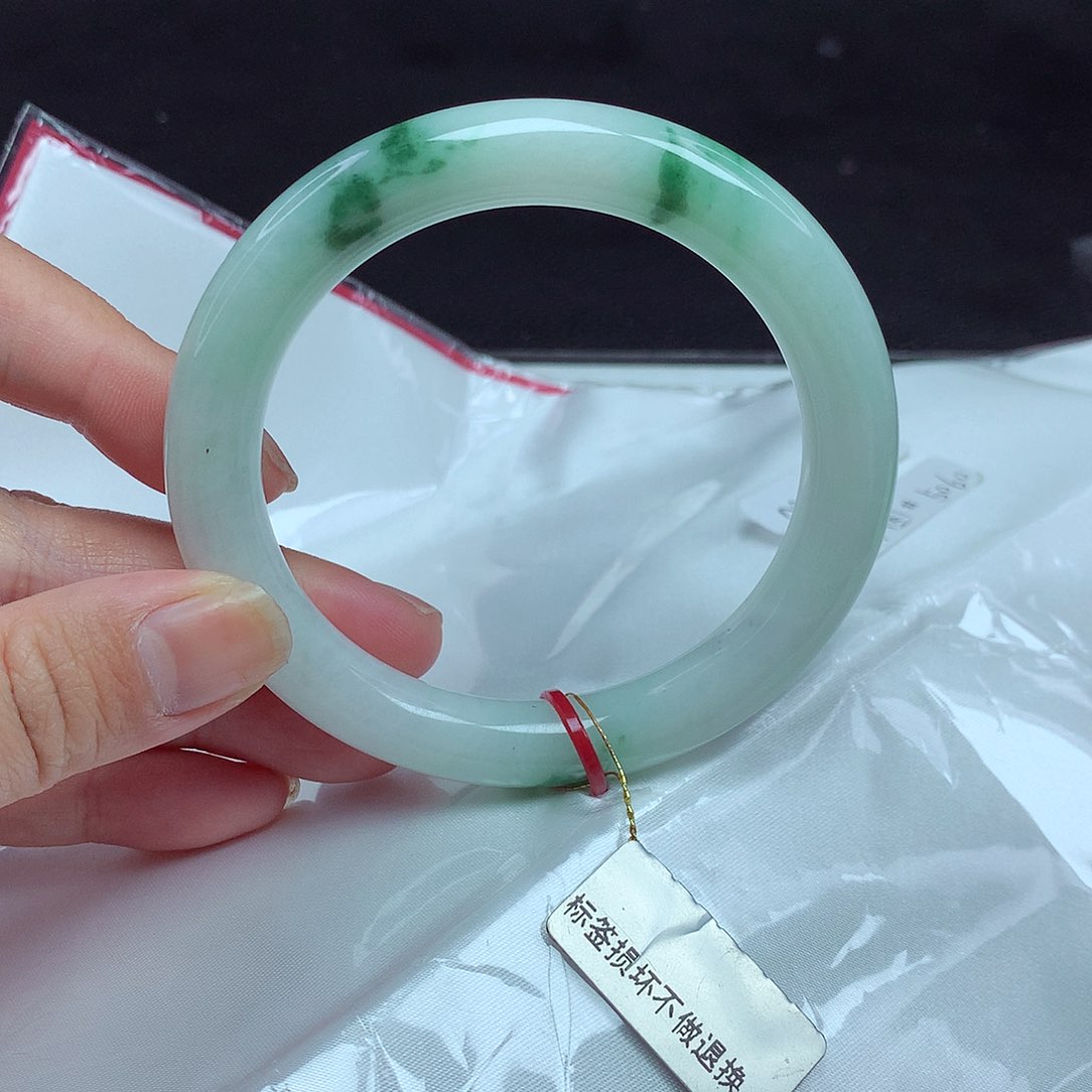 翡翠手镯未镶嵌59圈132