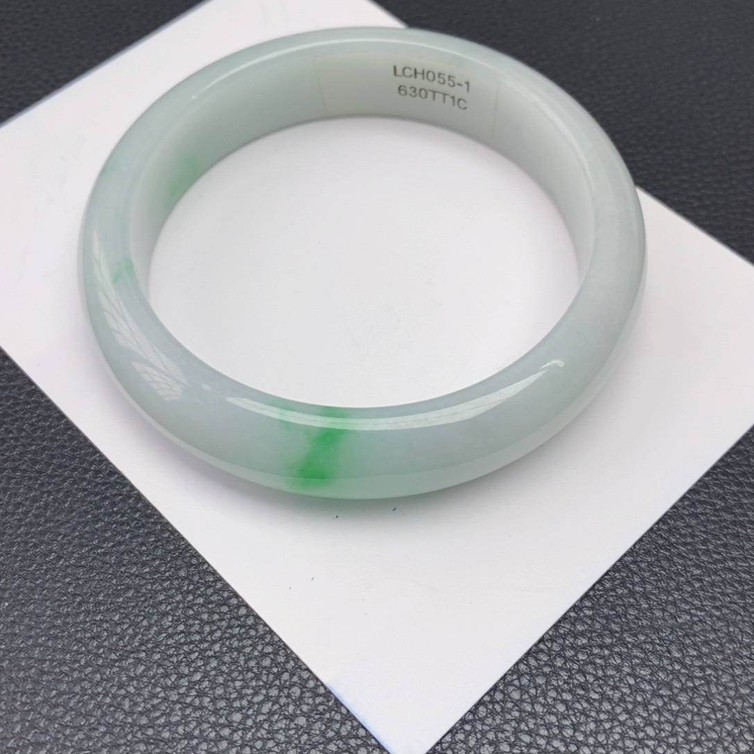 翡翠手镯未镶嵌榴***?111111111111111