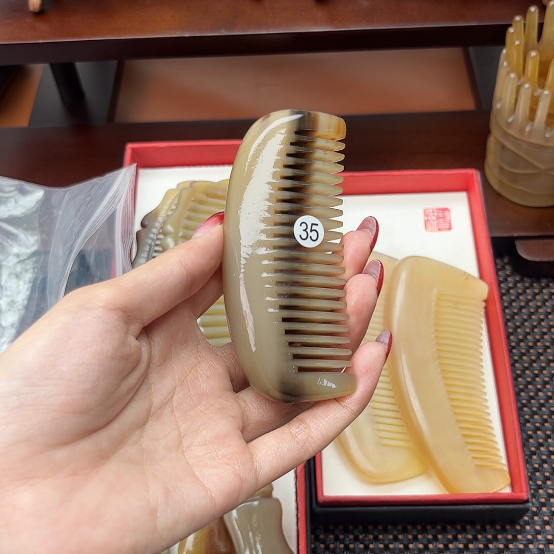 A***i手工制作纯牛角梳子