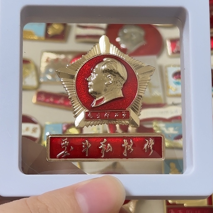 兔***酱红色收藏直播像章