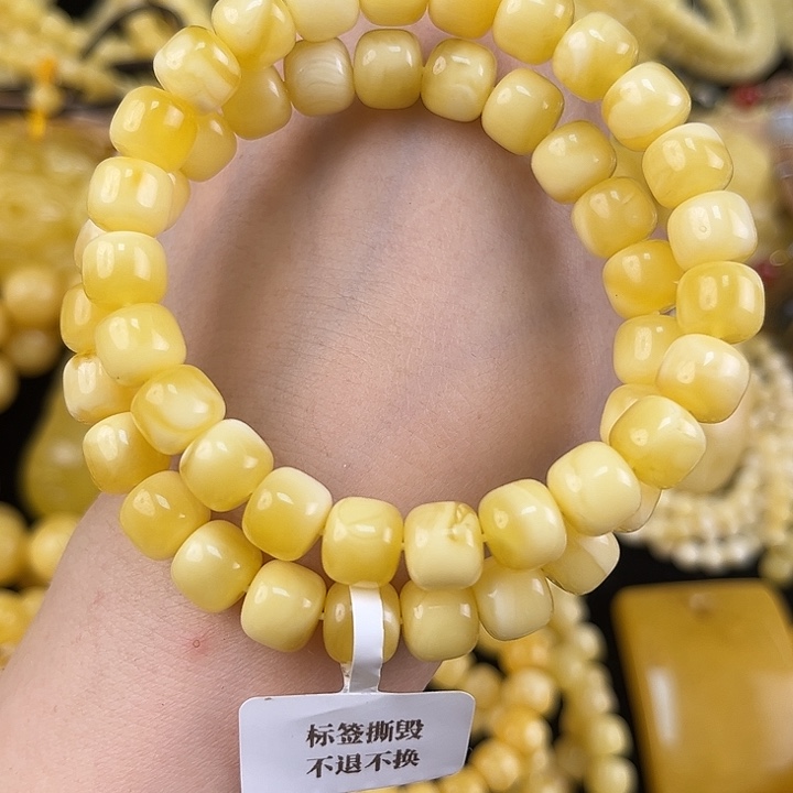 琥珀颈饰未镶嵌琥珀，多样性发其一
