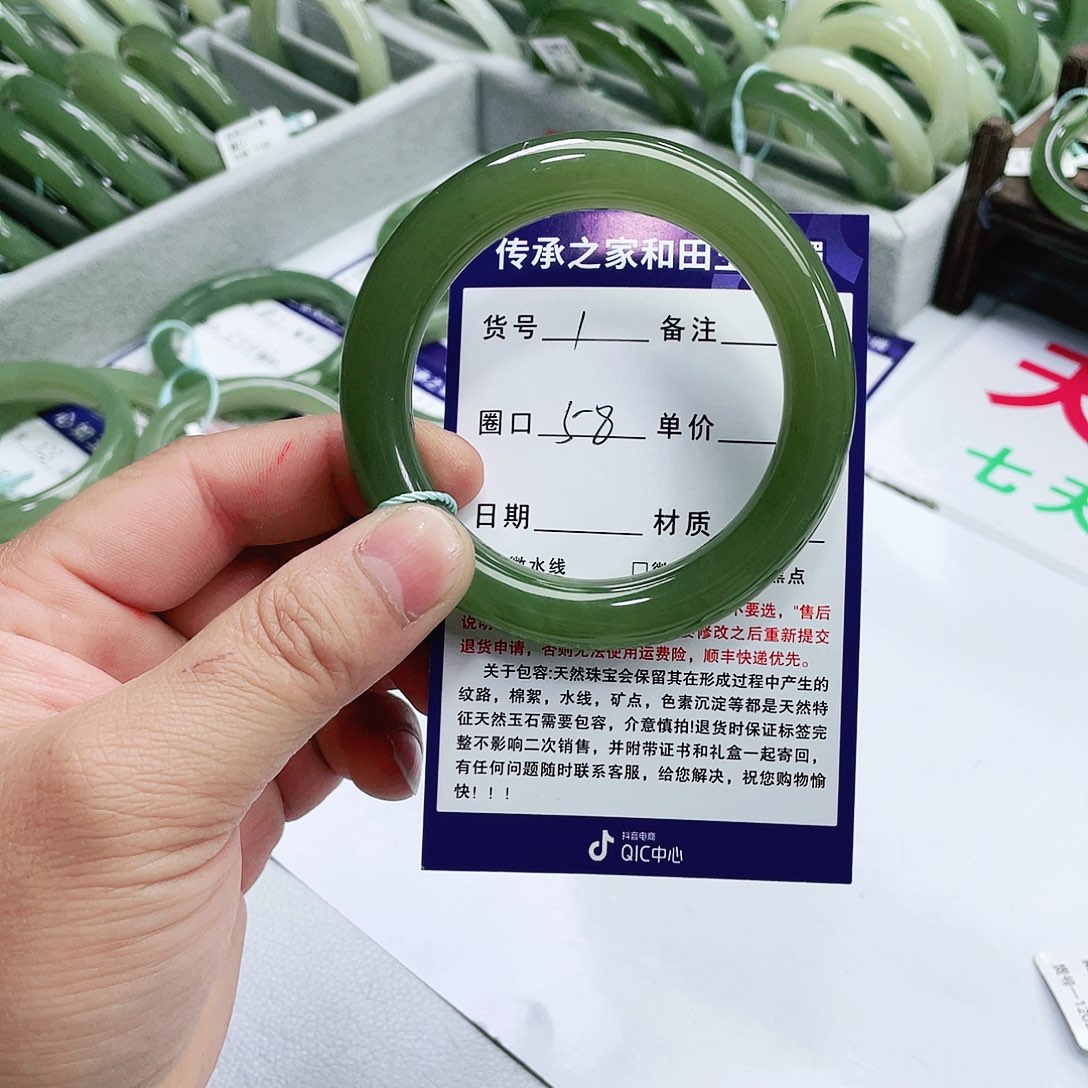 和田玉手镯未镶嵌@****?
