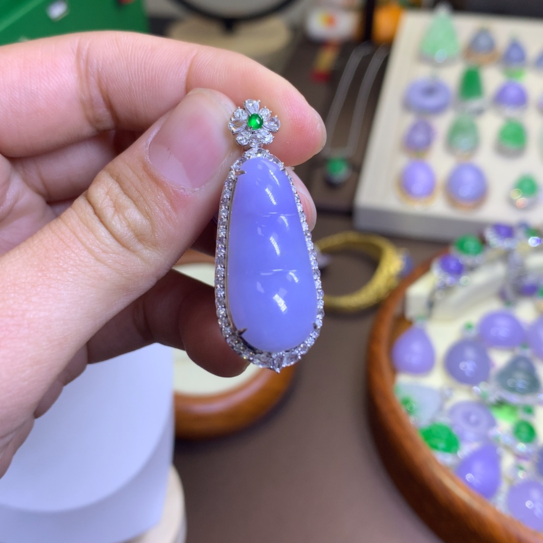 翡翠颈饰18K金镶嵌翡翠