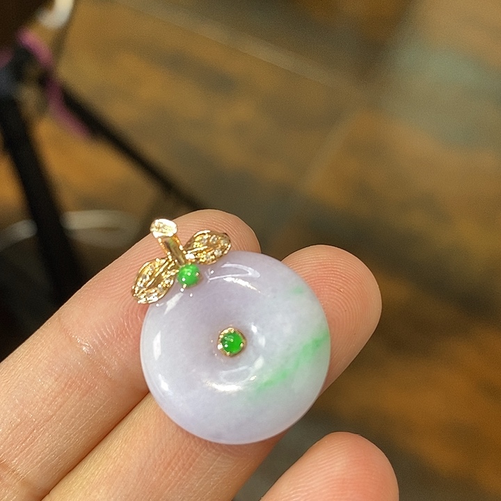 翡翠未镶嵌颈饰平安扣