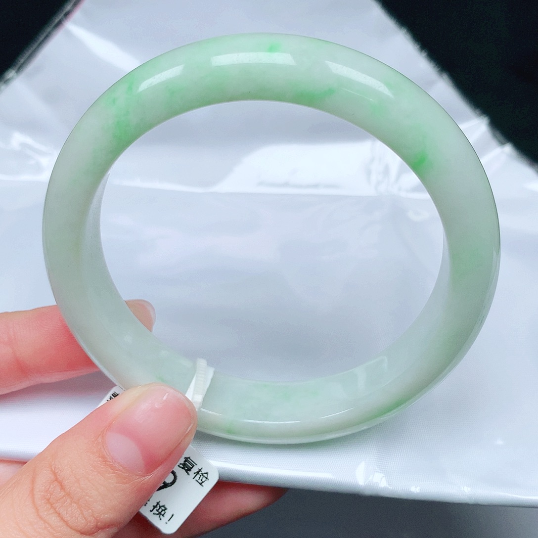 翡翠未镶嵌手镯正圈56