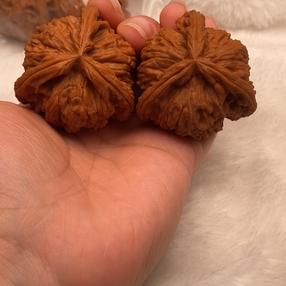 神***人文玩核桃吊坠三棱