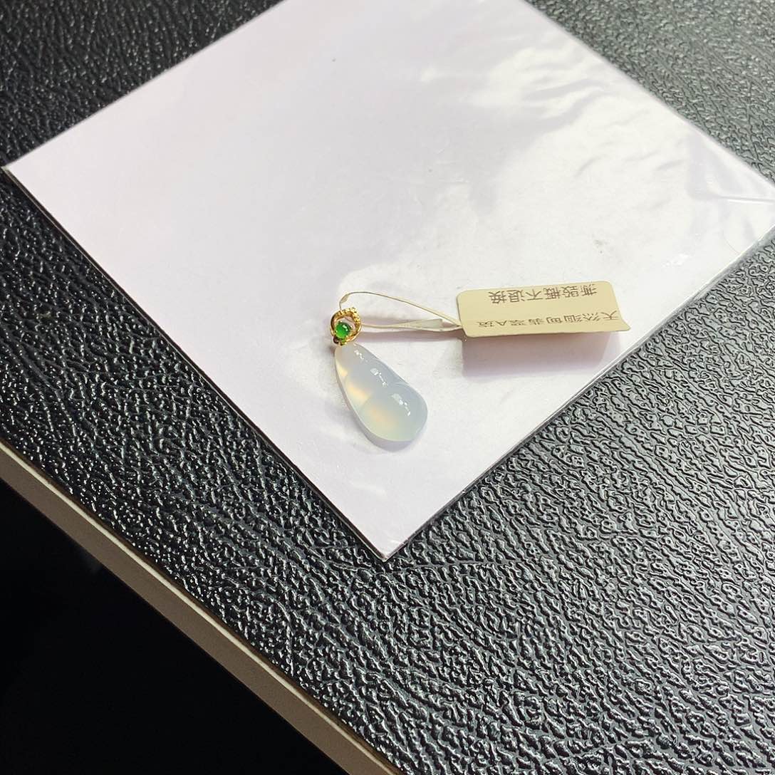 吊坠(不含链)未镶嵌翡翠豆子