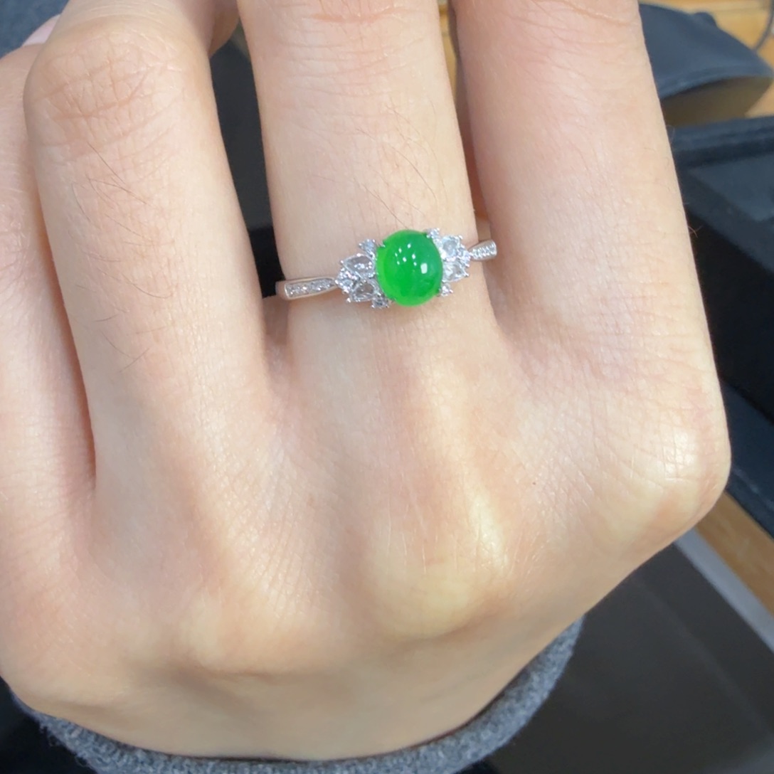 翡翠吊坠(不含链)18K金镶嵌绿蛋