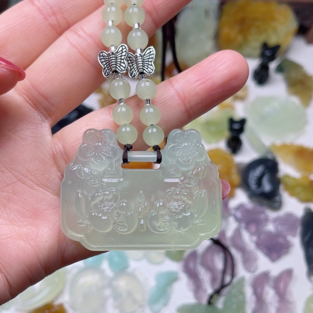 蛇纹石玉颈饰未镶嵌