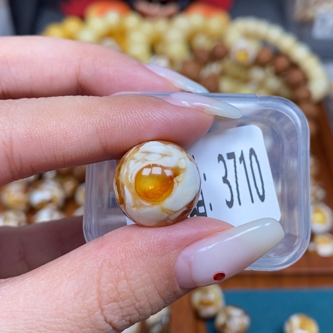 蜜蜡未镶嵌珠宝奇石3710