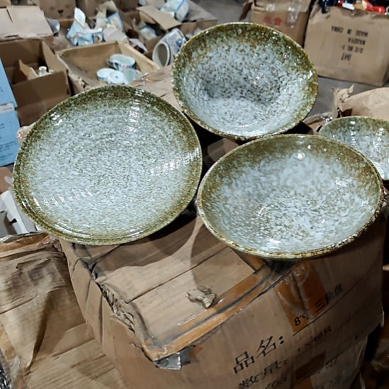 摆件盘子碗茶壶啥都有