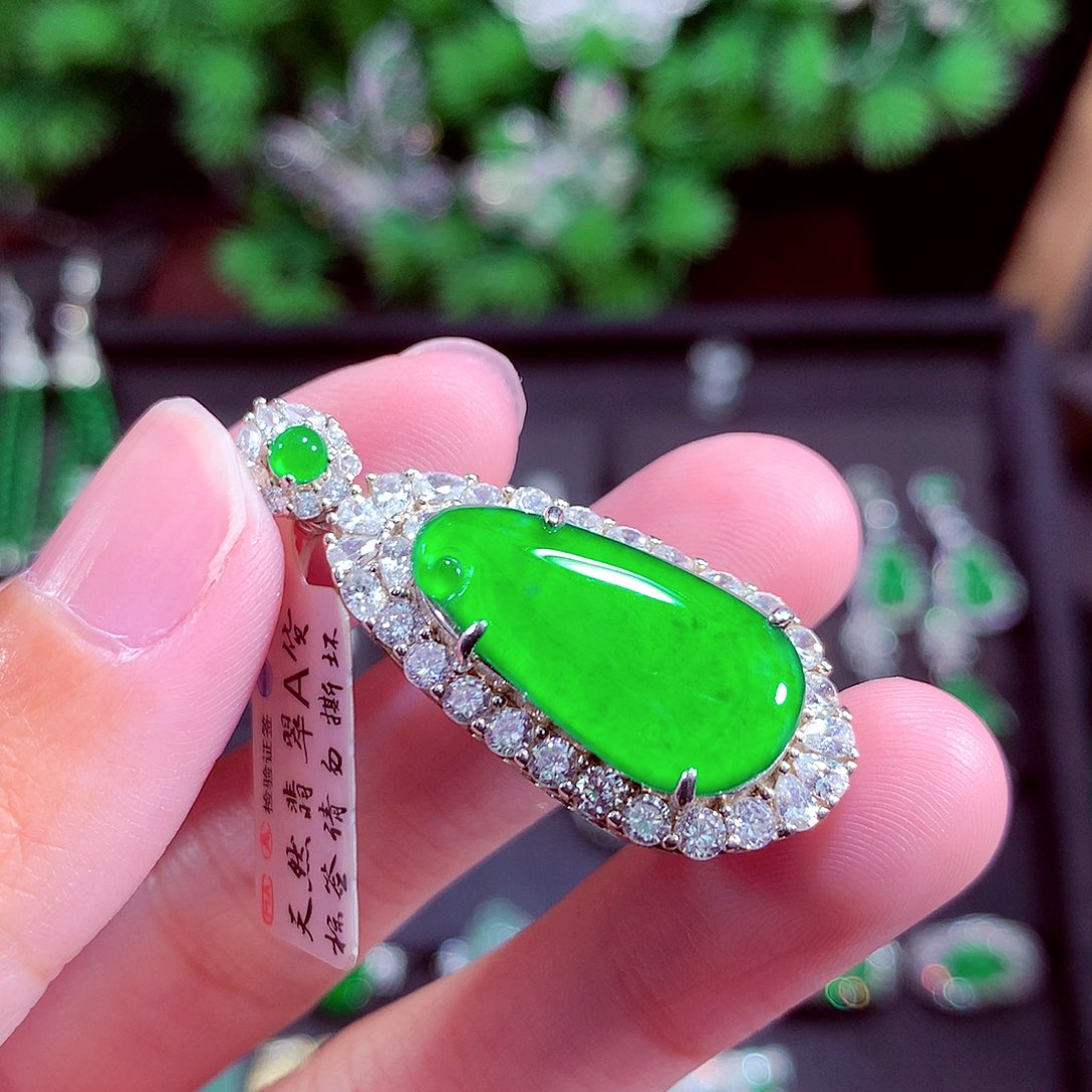 颈饰未镶嵌翡翠天然