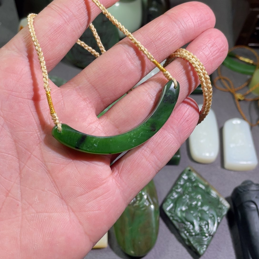 颈饰未镶嵌和田玉