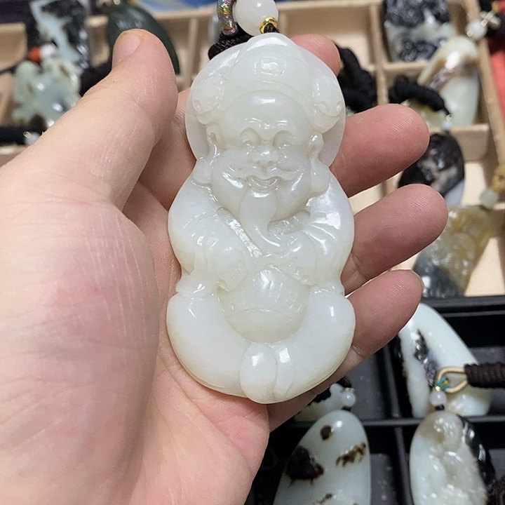 床***光和田玉未镶嵌颈饰