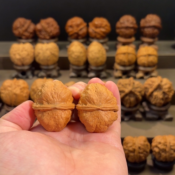 文玩核桃把件聚宝