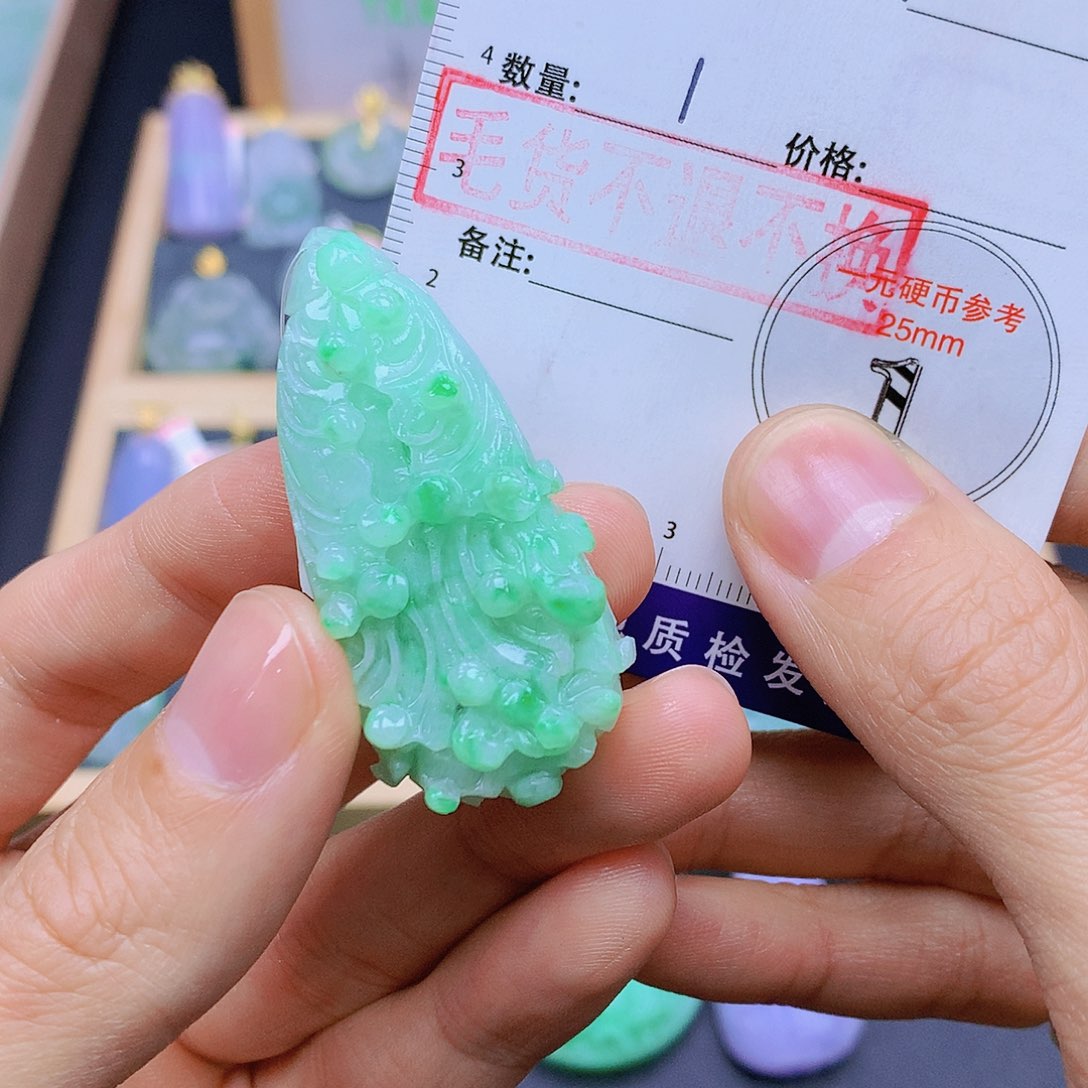 翡翠未镶嵌颈饰翡翠