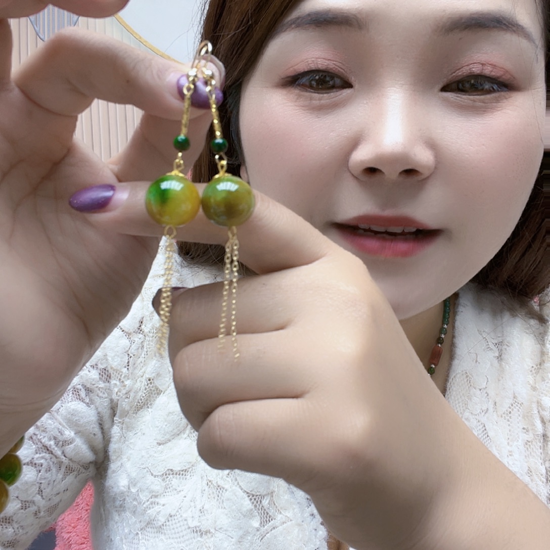 翡翠未镶嵌颈饰耳坠