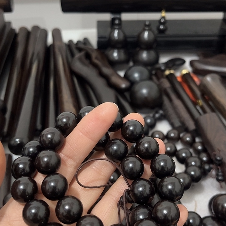 黑酸枝木类爱****人紫光檀1.5。   两串