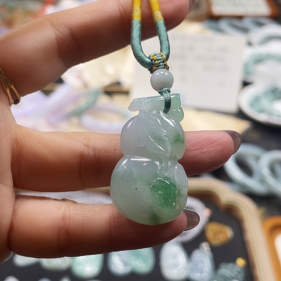 翡翠未镶嵌吊坠(不含链)葫芦