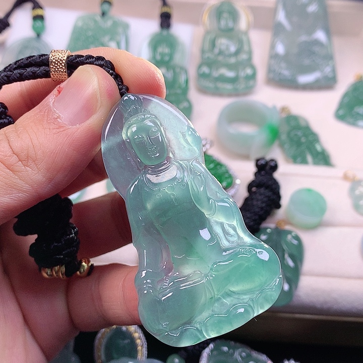 翡翠颈饰未镶嵌翡翠