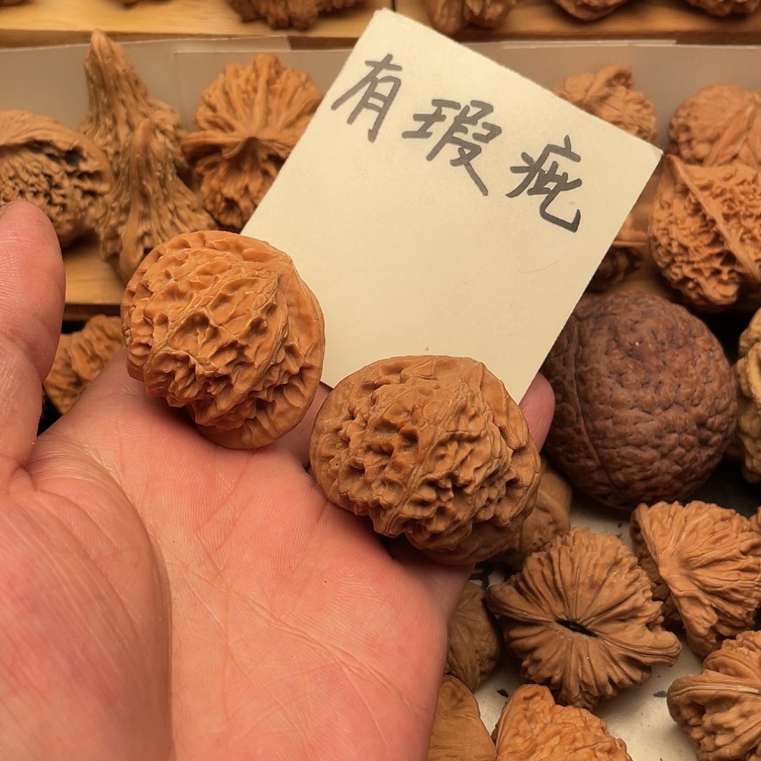 ****人吊坠文玩核桃宫灯