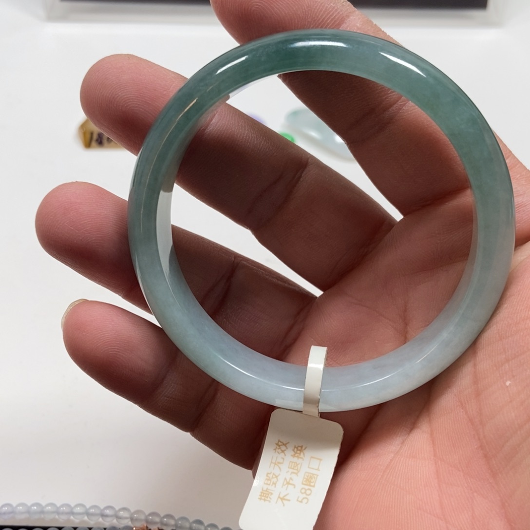 翡翠手镯未镶嵌翡翠