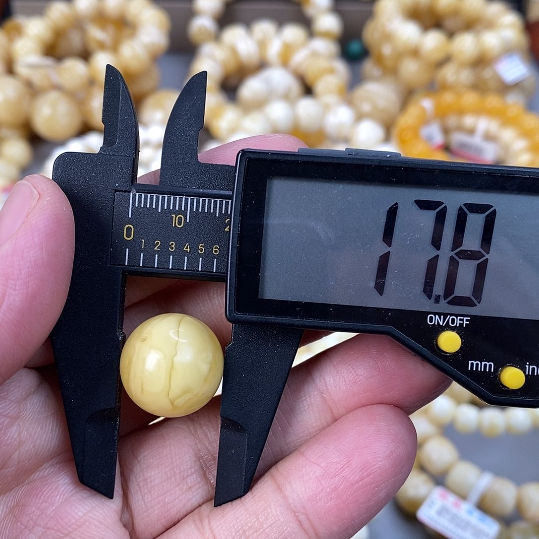 琥珀未镶嵌珠宝奇石3.2g