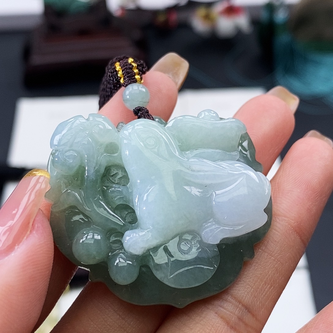 翡翠颈饰未镶嵌用****5翡翠