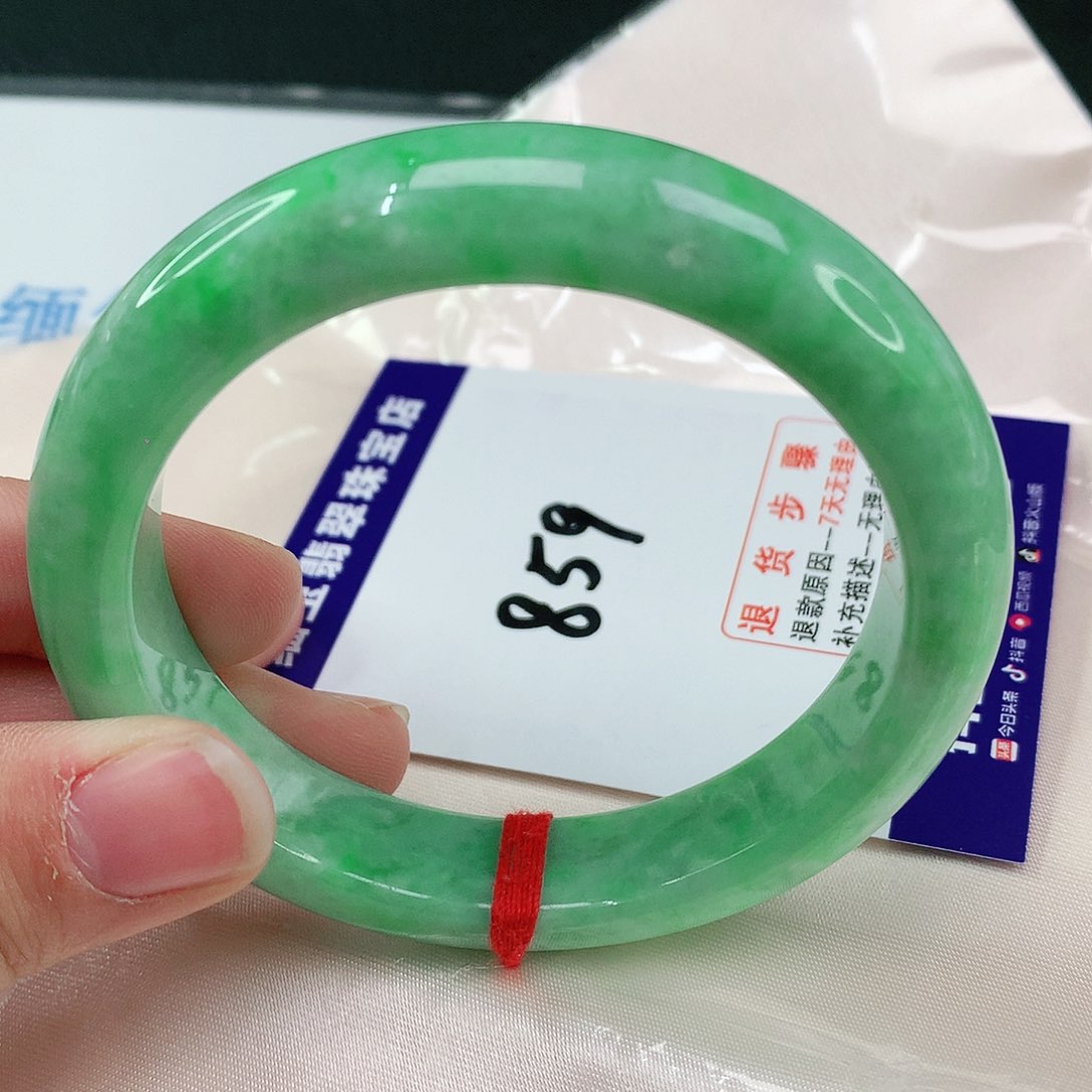 翡翠手镯未镶嵌翡翠