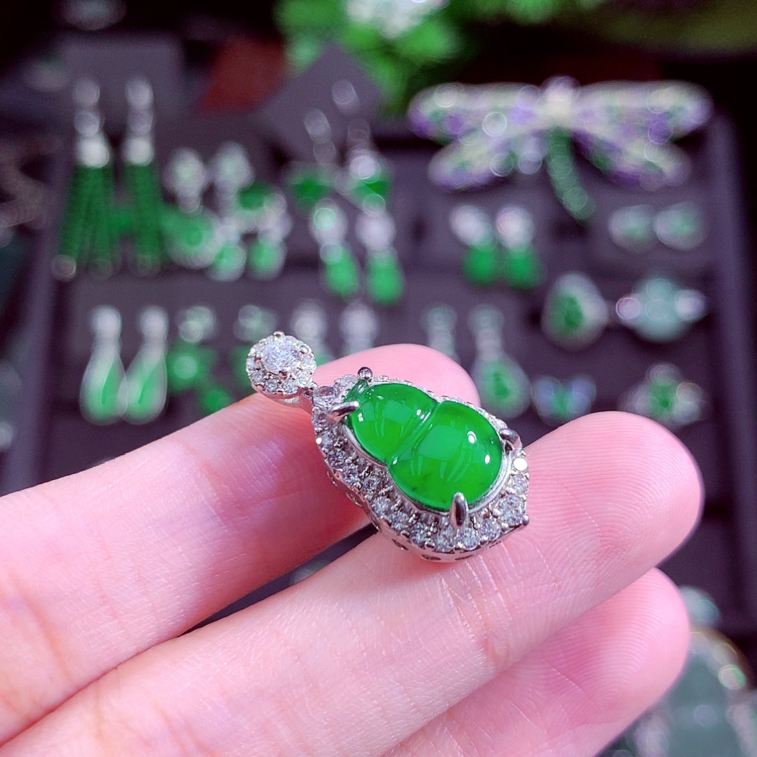 颈饰未镶嵌翡翠天然