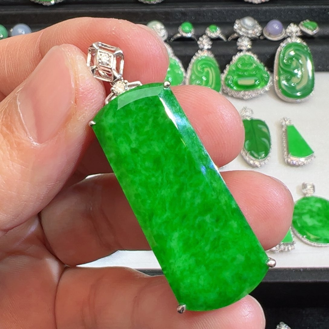 翡翠吊坠(不含链)18K金镶嵌