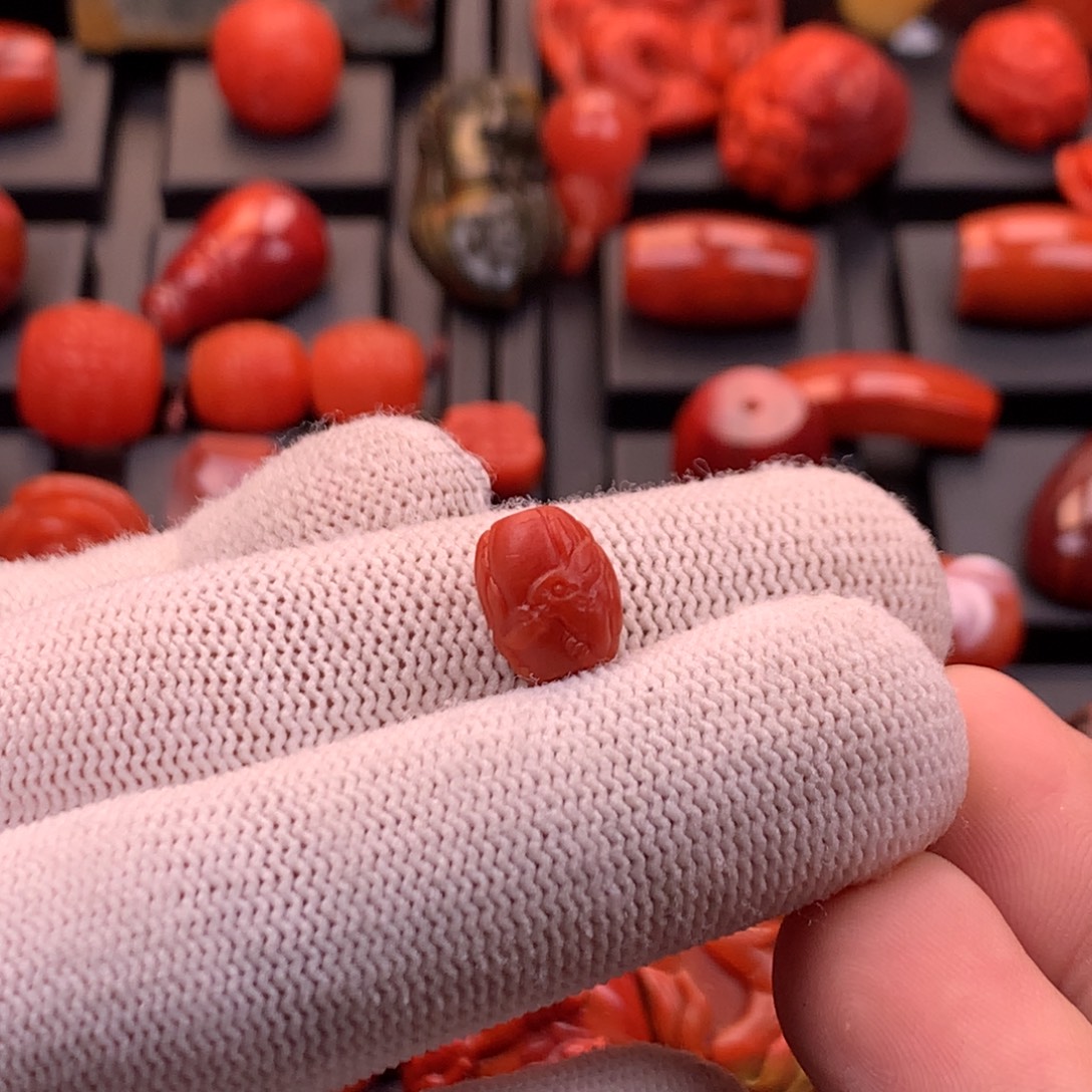 南红玛瑙未镶嵌精工雕刻兔子桶珠8.8mm