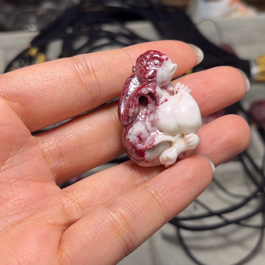 天然辰砂朱砂雕刻吊坠