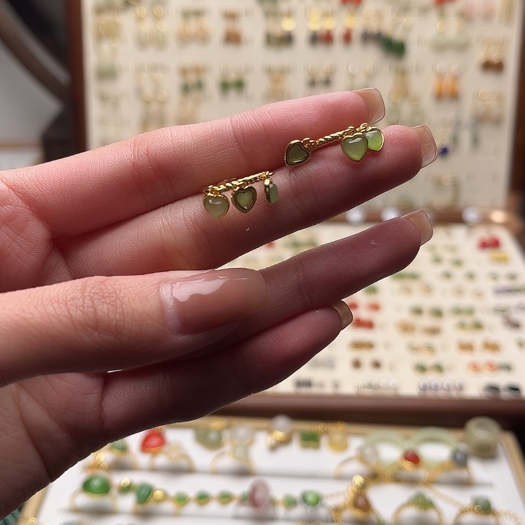 和田玉未镶嵌耳饰