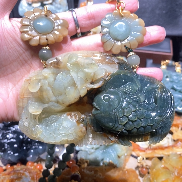 岫玉毛衣链未镶嵌邯****家
