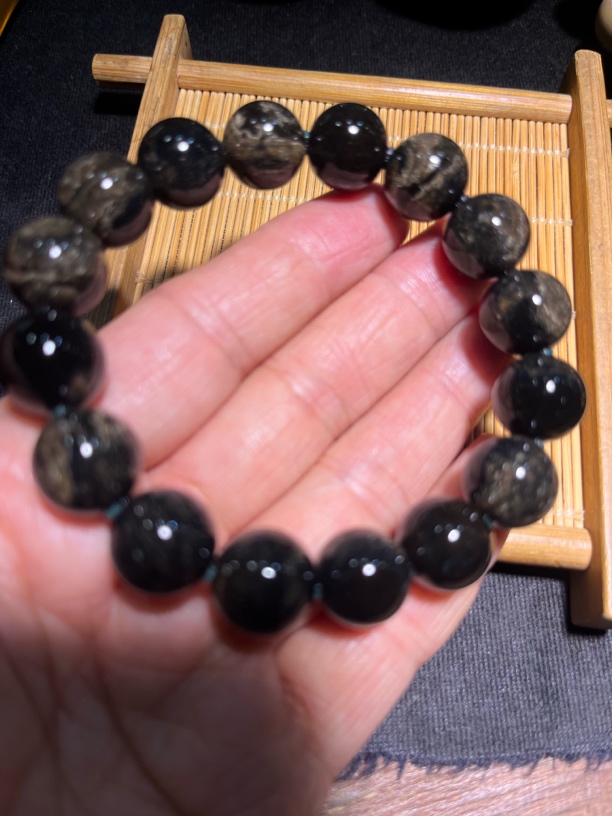 天然缅甸草翁珀手串：同料出、珠径13mm、净重20.4克、品质完美