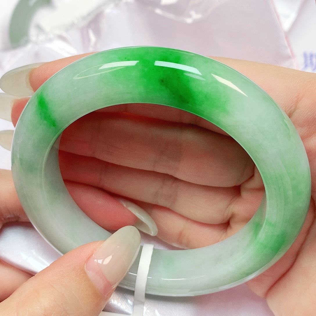 翡翠手镯未镶嵌抖音360