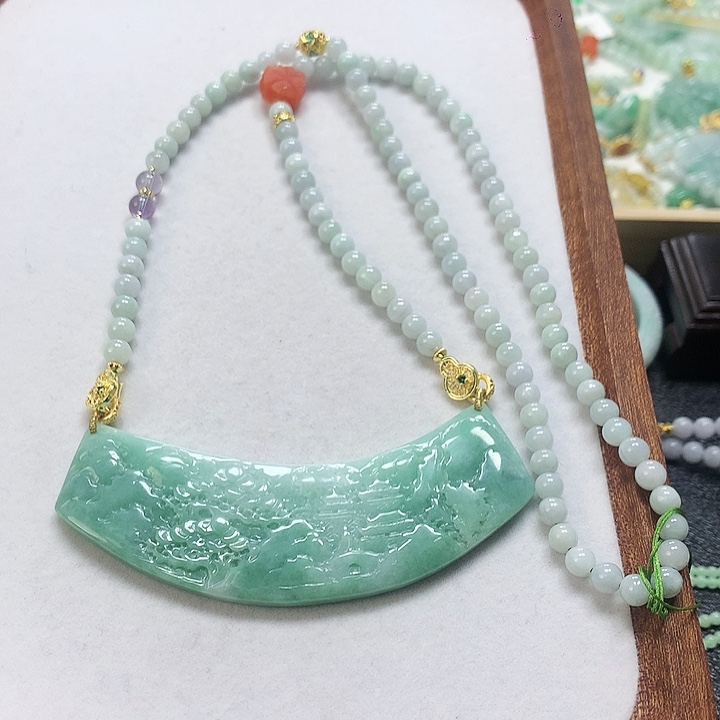 翡翠颈饰未镶嵌吊坠