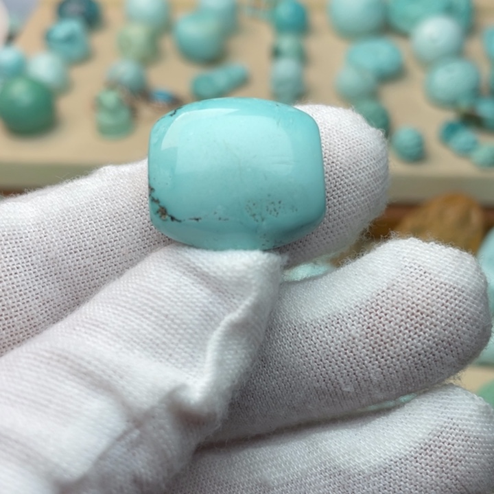 绿松石未镶嵌颈饰