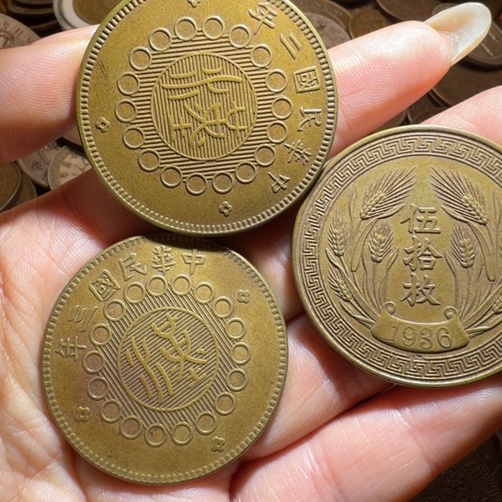 圣***岛三个铜币工艺品摆件