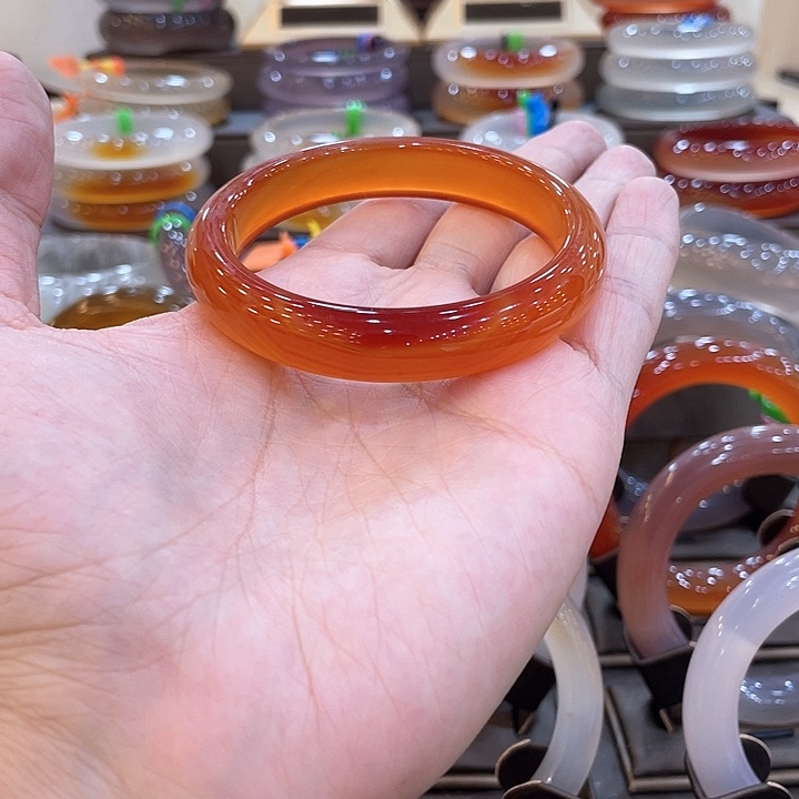 玛瑙/玉髓手镯未镶嵌