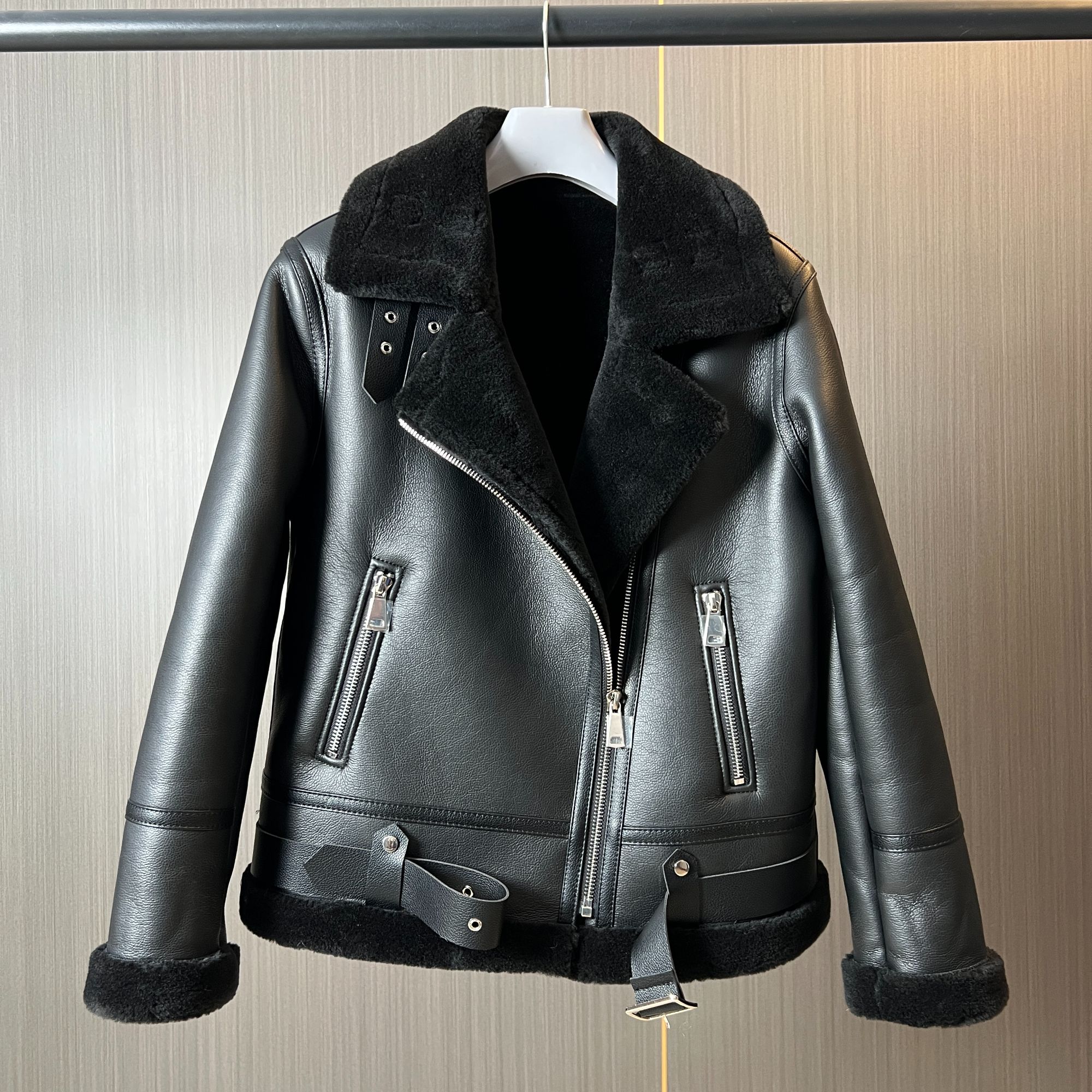 女士冬季保暖羊皮外套加绒加厚潮牌机车风E