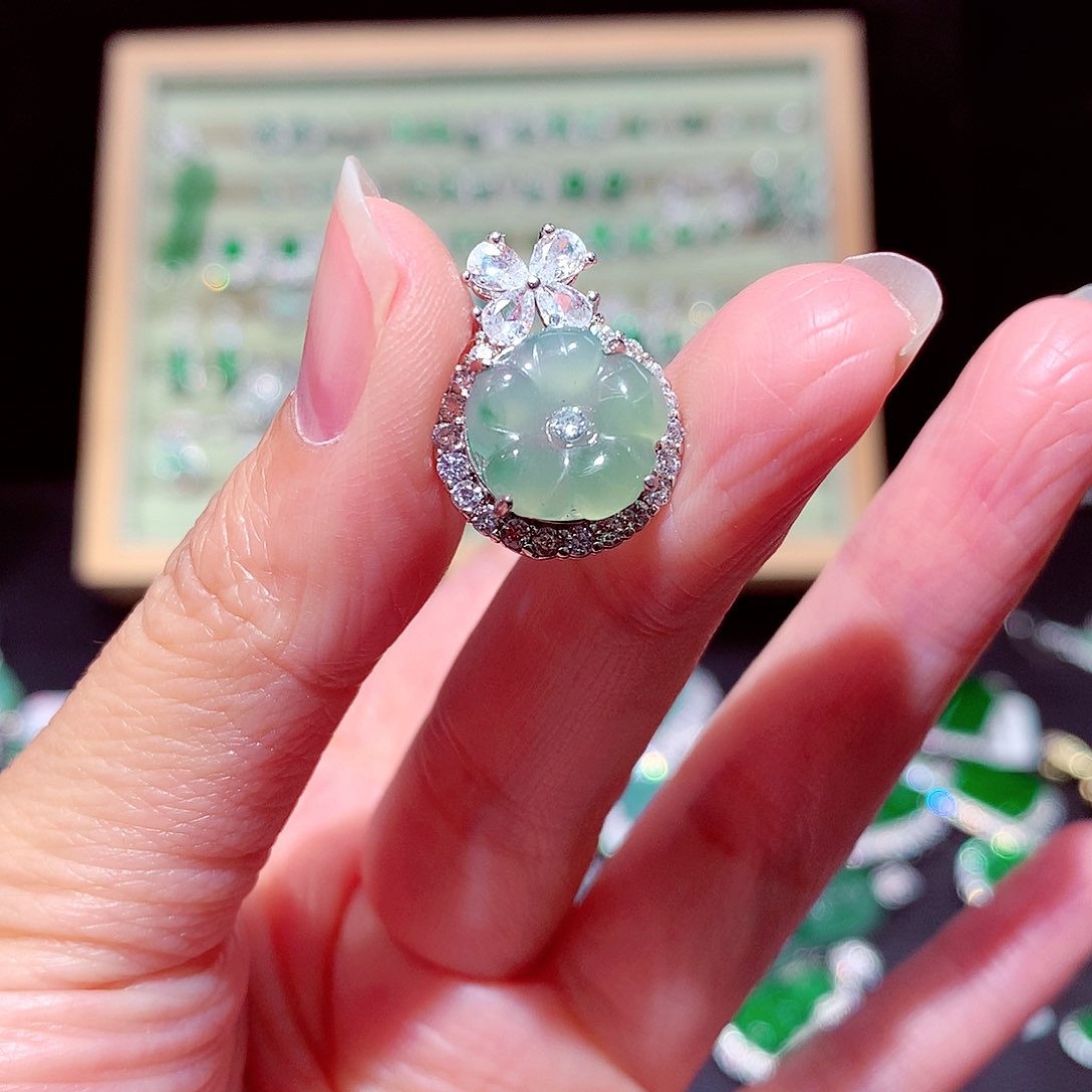 【闪购商品】翡翠吊坠(不含链)未镶嵌