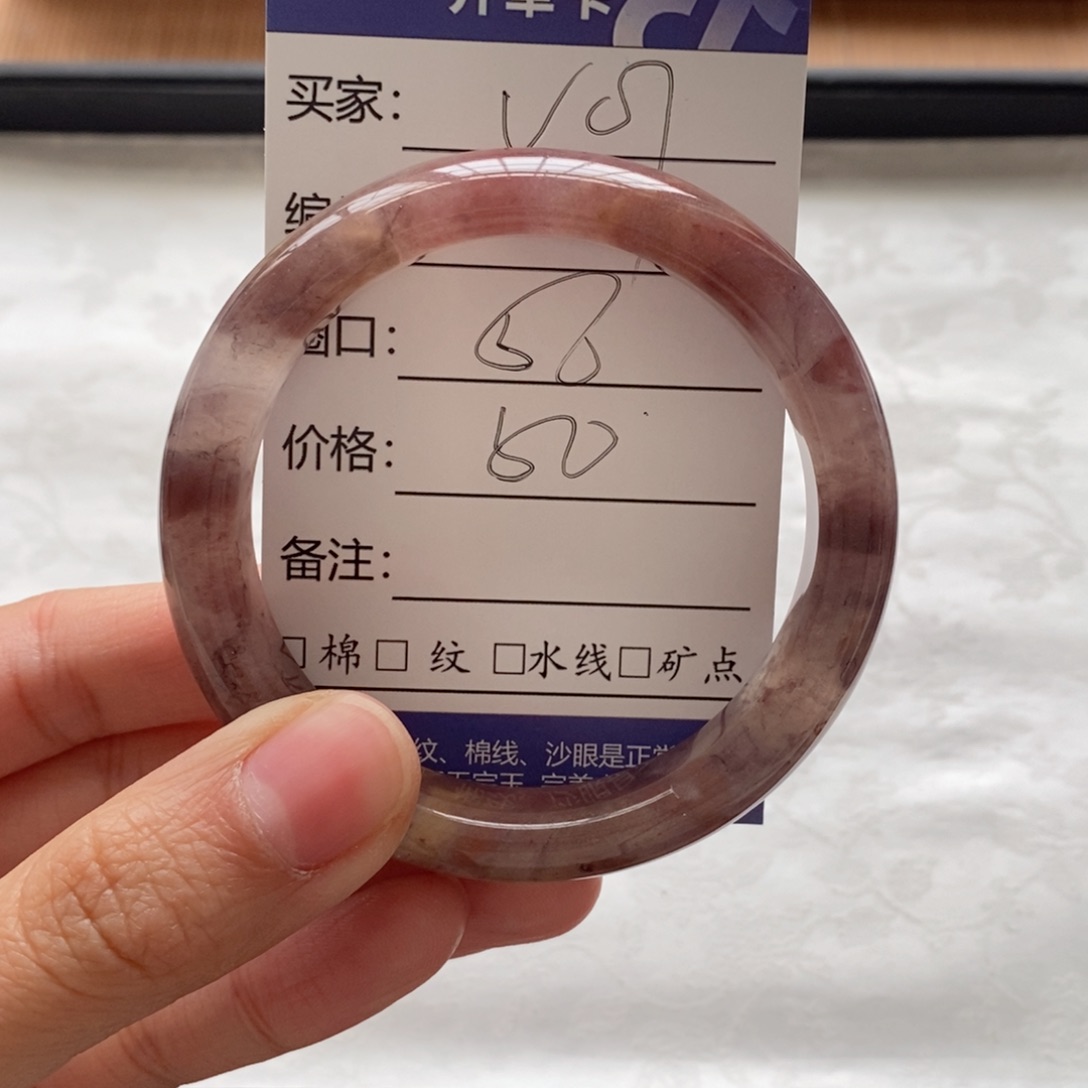 石英质玉手镯未镶嵌?