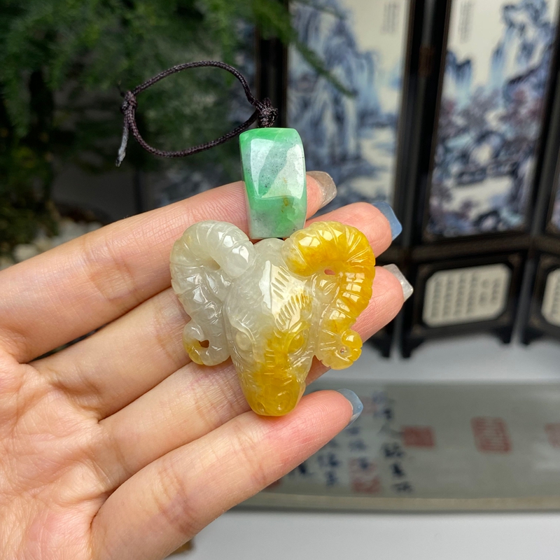 黄加绿生肖羊挂件 天然翡翠A货 