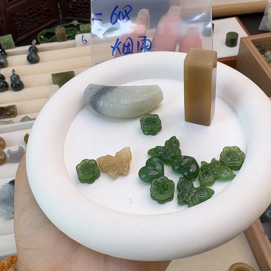 烟***雨和田玉未镶嵌珠宝半成品