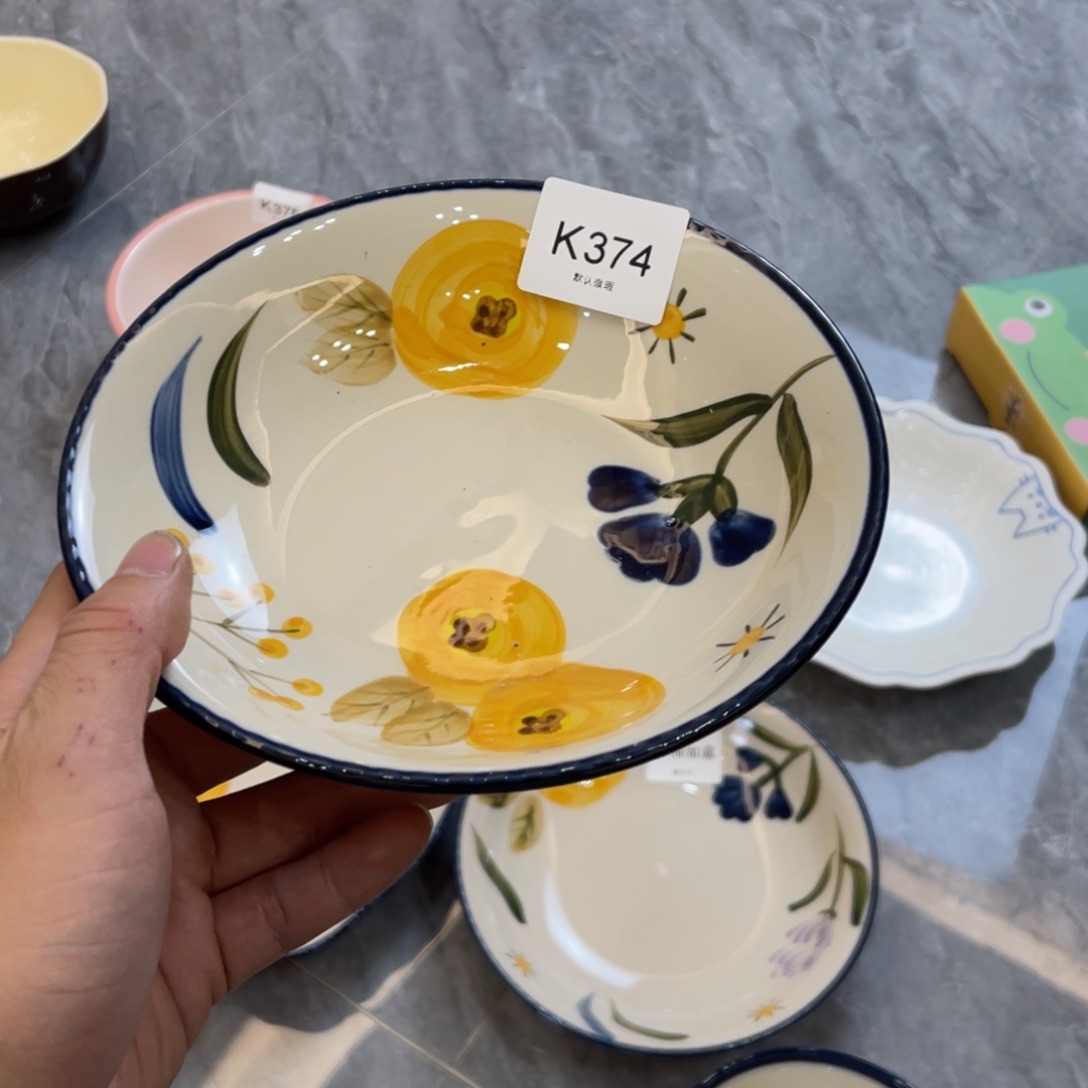 陶瓷微瑕餐具介意勿拍，满18飞！