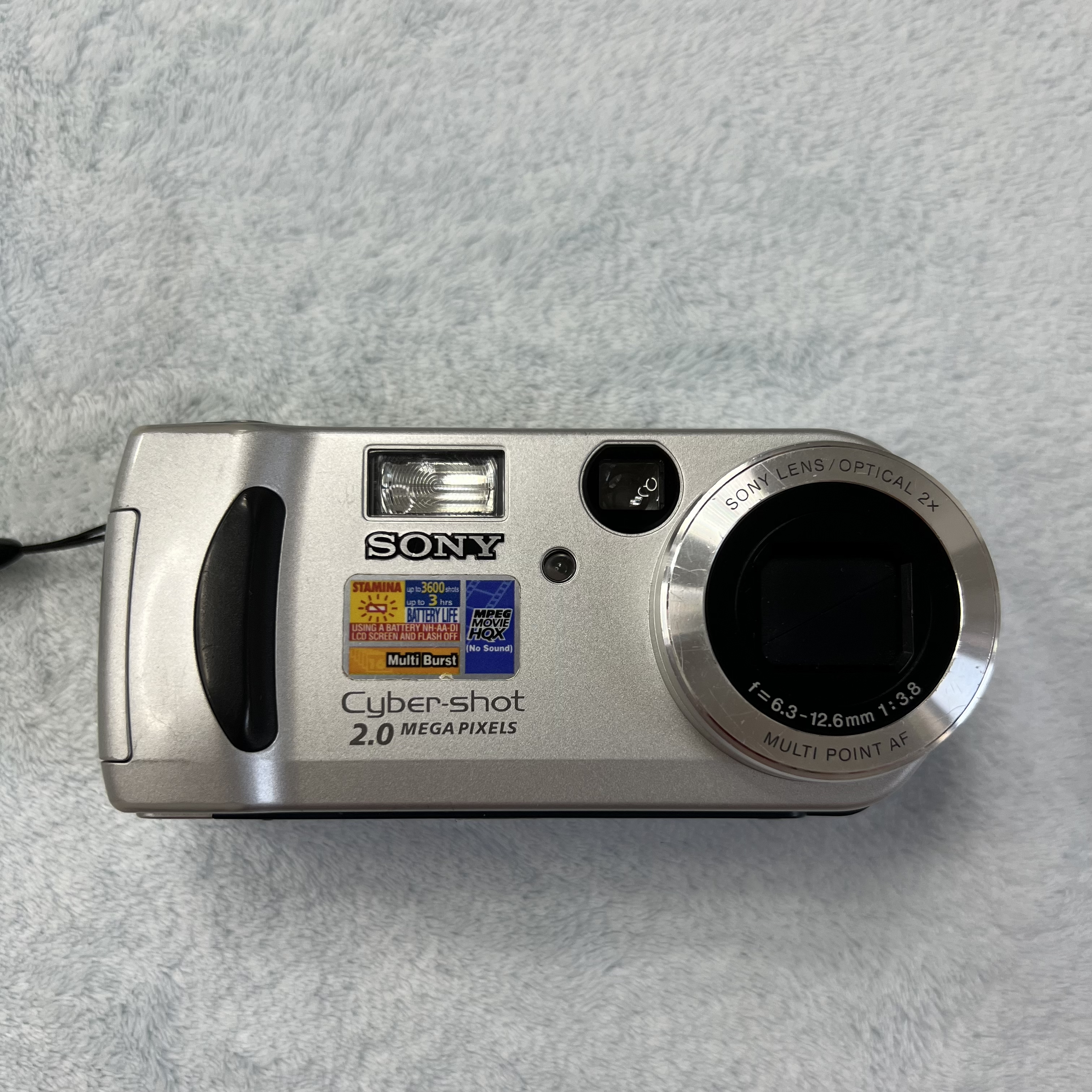 9新 Sony/索尼 P51银色外版 日英文菜单2节5号电池供电送充电套装