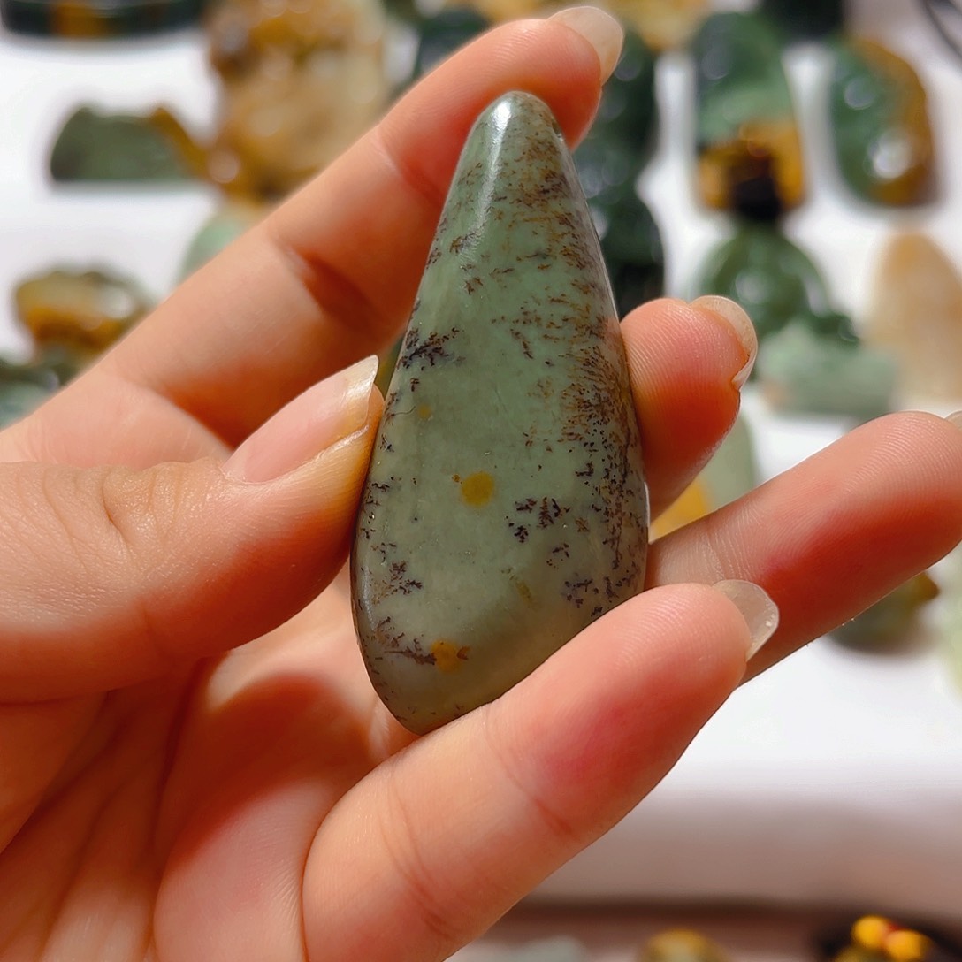 岫岩河磨玉（透闪石质玉）挂件未镶嵌